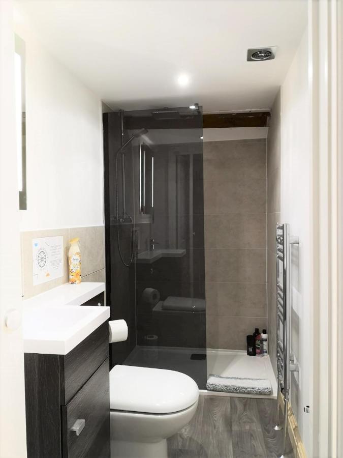 The Carriage House, 3a *