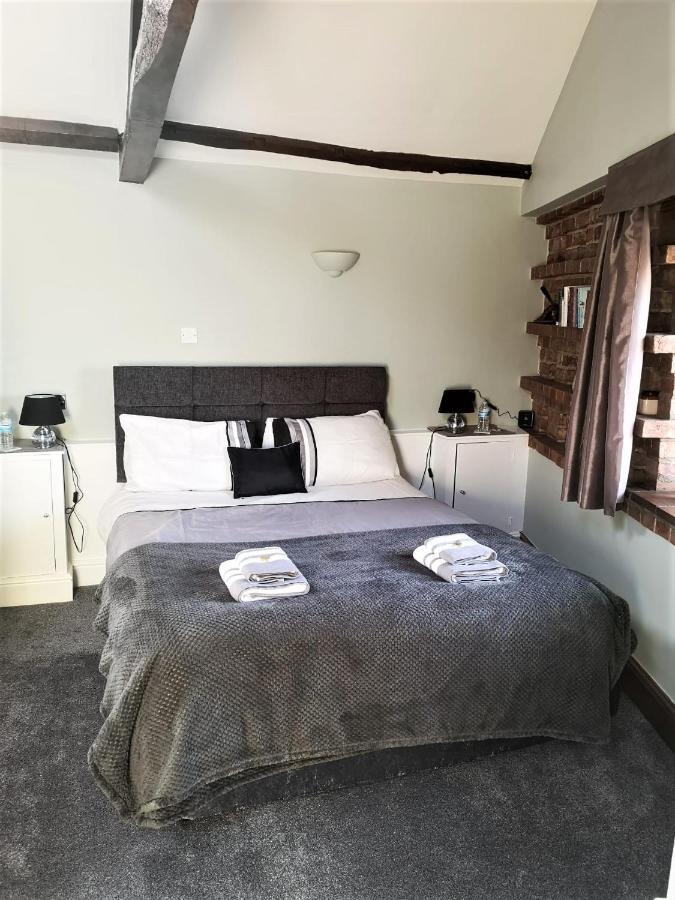 The Carriage House, 3a